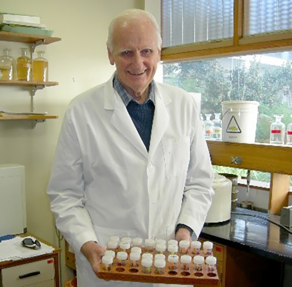Biography of Dr Howard Bradbury Biography of Dr Howard Bradbury