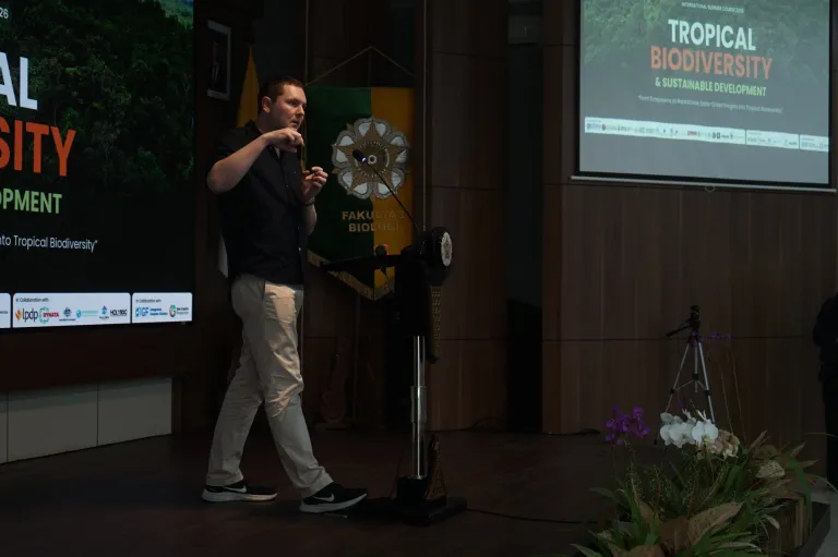 Ashley Jones (Schwessinger Group, PS) presenting at Universitas Gadjah Mada