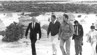 Professor Slatyer (as Australian Ambassador to UNESCO ) with NSW Premier Neville Wran, at Lake Mungo, c 1981